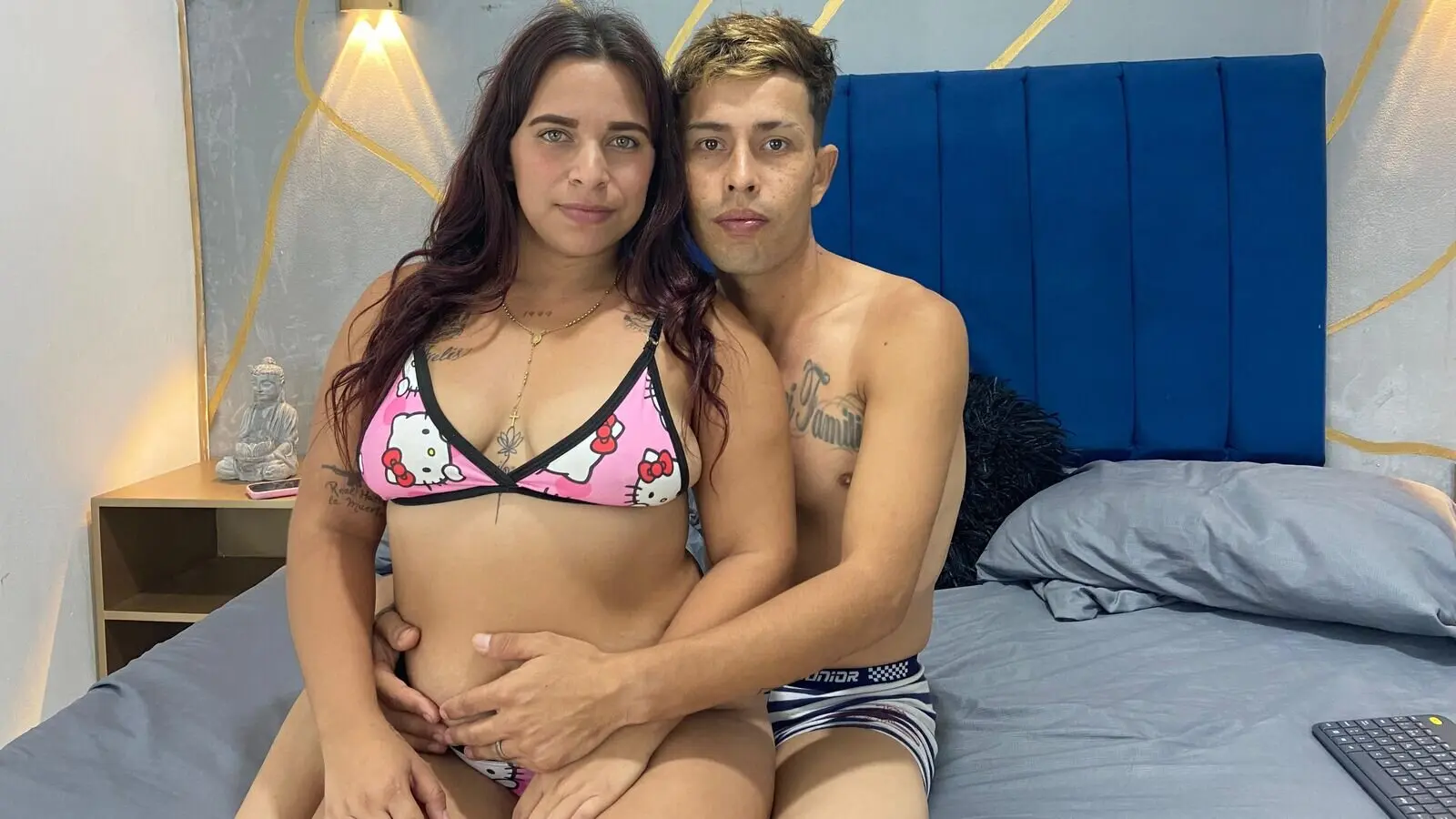 AngelaAndMike - Live Cam & Photos