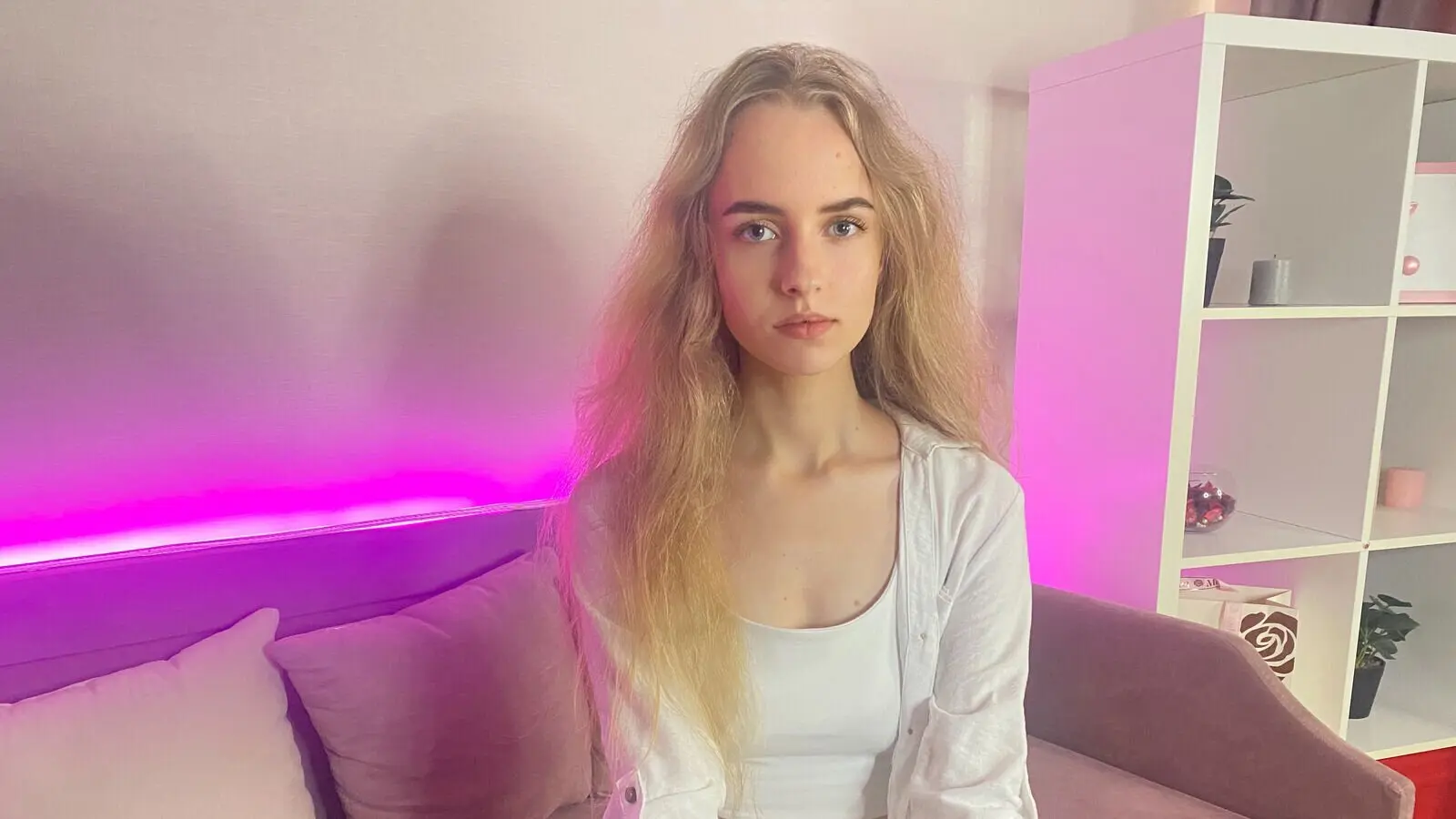 OliviaBrooker - Live Cam & Photos