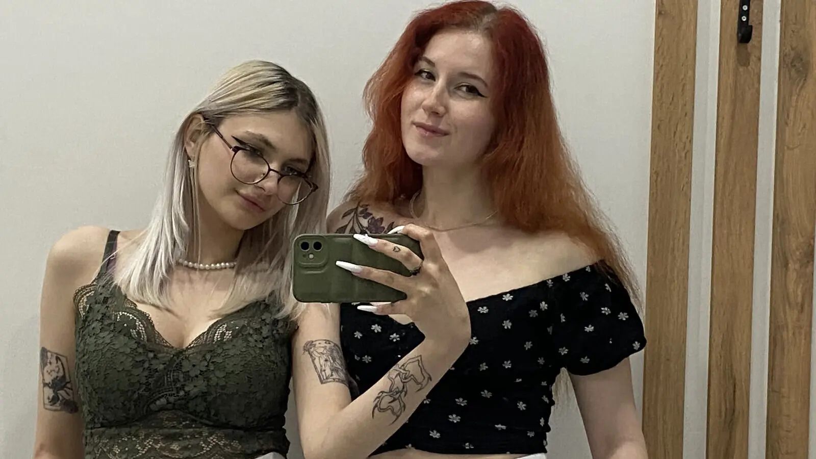 SilviaAndTayte - Live Cam & Photos